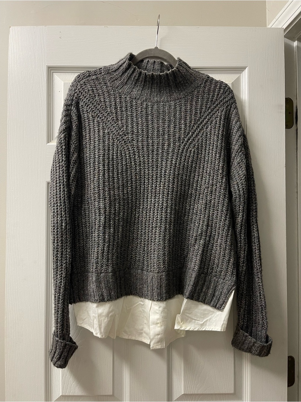 Romeo & Juliet Gray Knit Sweater